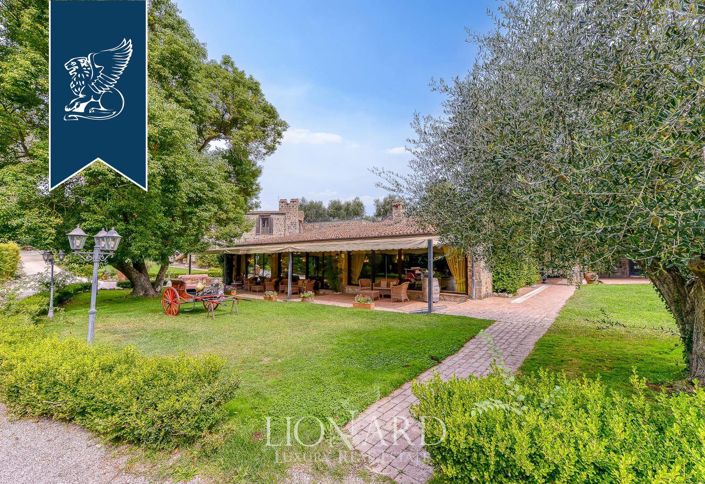 Image No.5-18 Bed Villa for sale