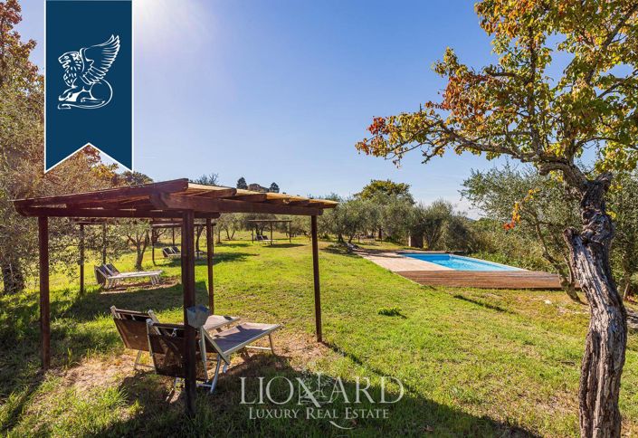 Image No.16-8 Bed Farmhouse for sale