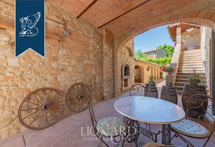 Image No.13-11 Bed Farmhouse for sale