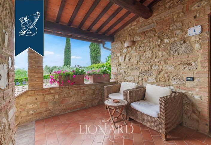 Image No.17-11 Bed Farmhouse for sale