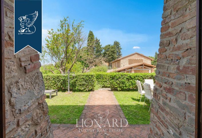 Image No.6-11 Bed Farmhouse for sale