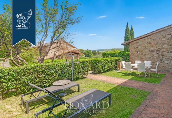 Image No.7-11 Bed Farmhouse for sale