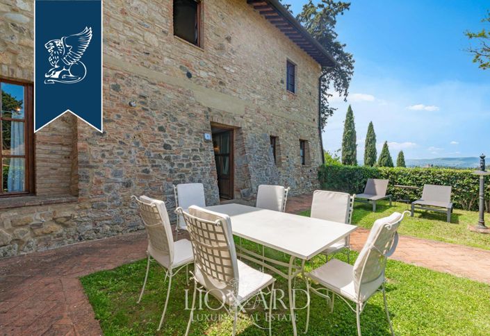 Image No.9-11 Bed Farmhouse for sale