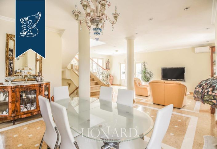 Image No.4-7 Bed Villa for sale