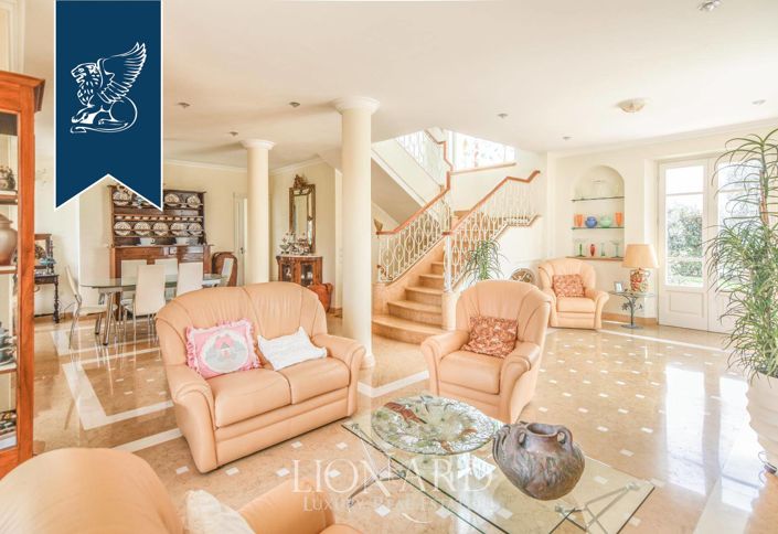 Image No.5-7 Bed Villa for sale