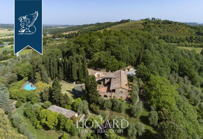 Image No.2-Ferme de 12 chambres à vendre à Cetona