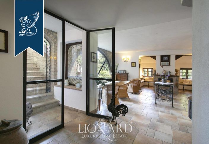 Image No.40-Ferme de 12 chambres à vendre à Cetona