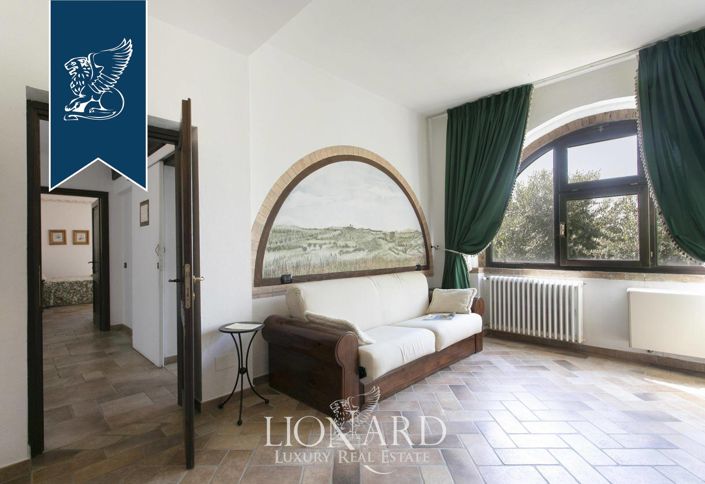 Image No.41-Ferme de 12 chambres à vendre à Cetona