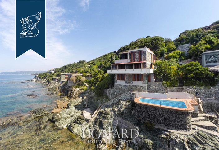 Image No.1-5 Bed Villa for sale