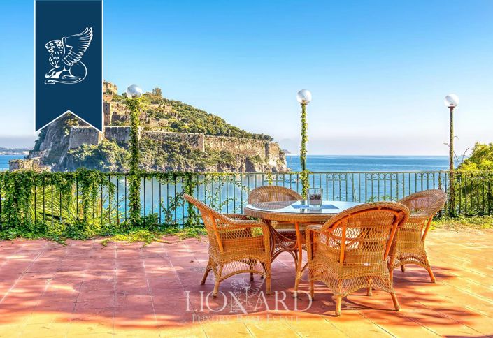 Image No.2-Villa de 4 chambres à vendre à Ischia