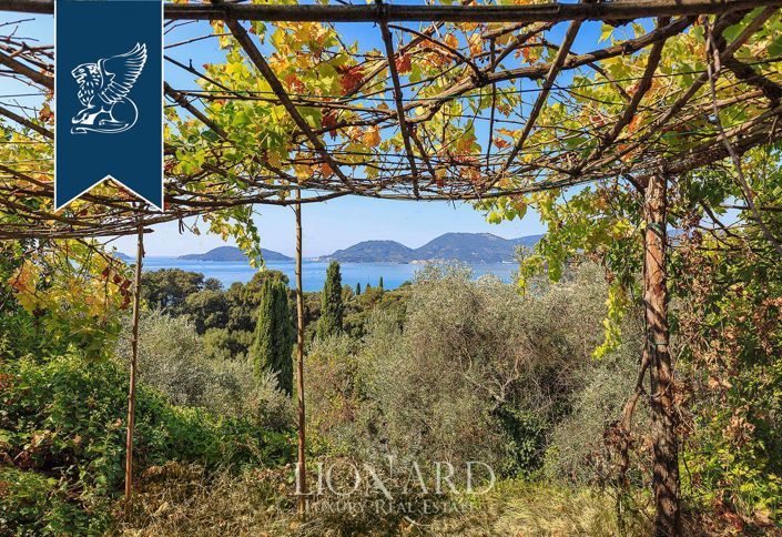 Image No.12-10 Bed Villa for sale