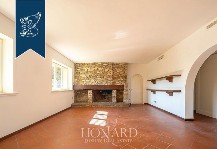 Image No.12-8 Bed Villa for sale