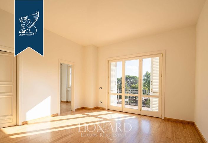 Image No.19-8 Bed Villa for sale