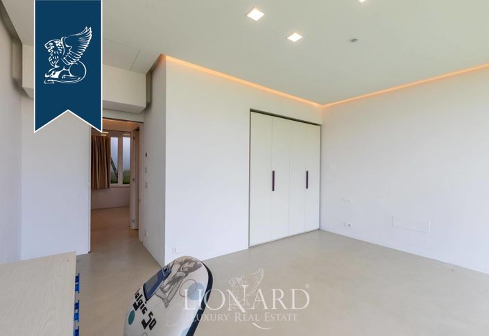 Image No.17-5 Bed Villa for sale