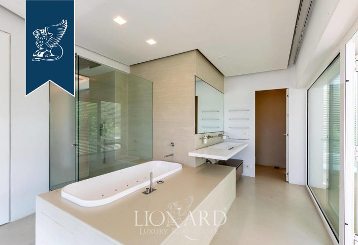 Image No.18-5 Bed Villa for sale