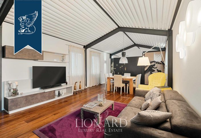 Image No.7-7 Bed Villa for sale