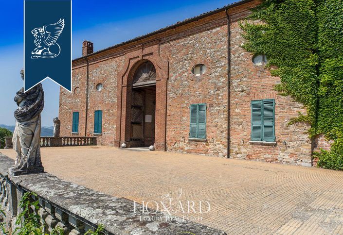 Image No.12-55 Bed Property for sale