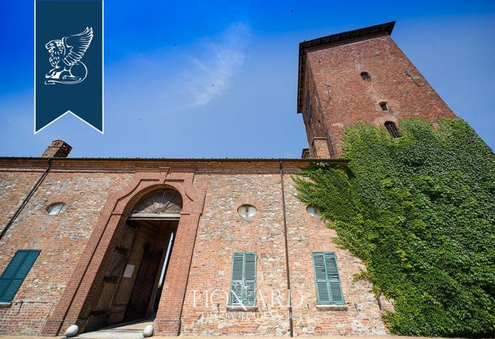 Image No.13-55 Bed Property for sale