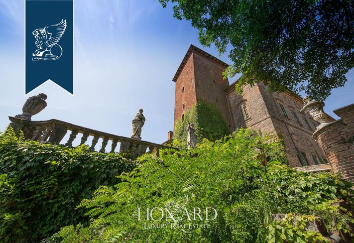 Image No.16-55 Bed Property for sale