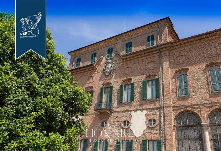 Image No.23-55 Bed Property for sale