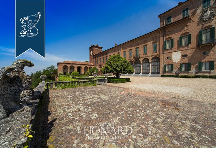 Image No.27-55 Bed Property for sale