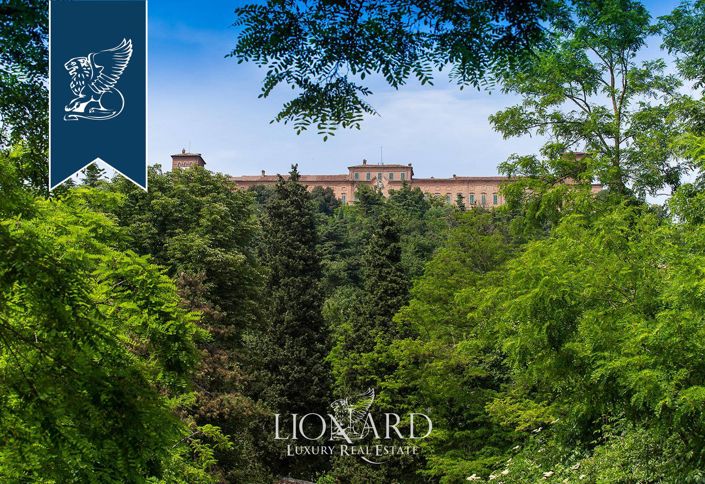 Image No.34-55 Bed Property for sale