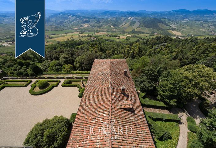 Image No.36-55 Bed Property for sale