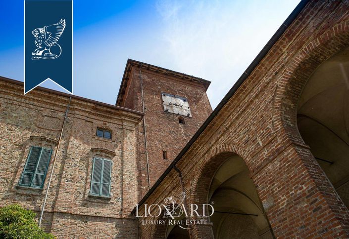 Image No.4-55 Bed Property for sale