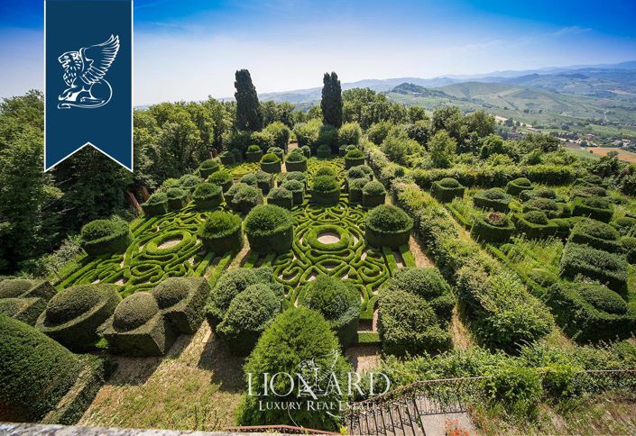 Image No.8-55 Bed Property for sale