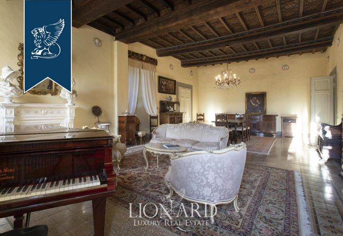 Image No.26-7 Bed Property for sale