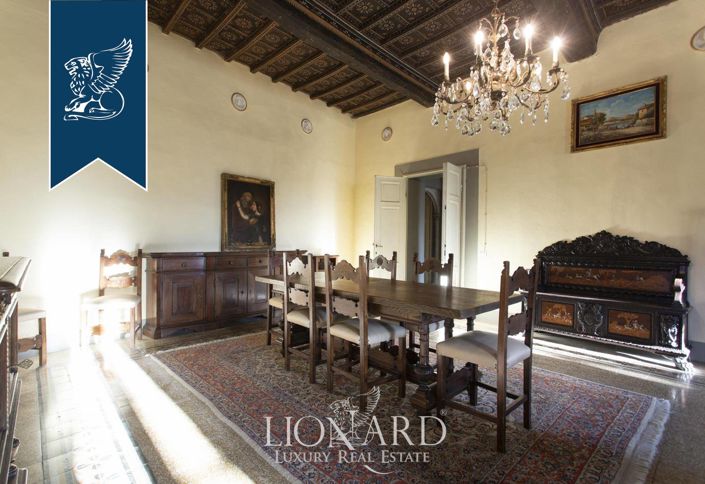 Image No.28-7 Bed Property for sale