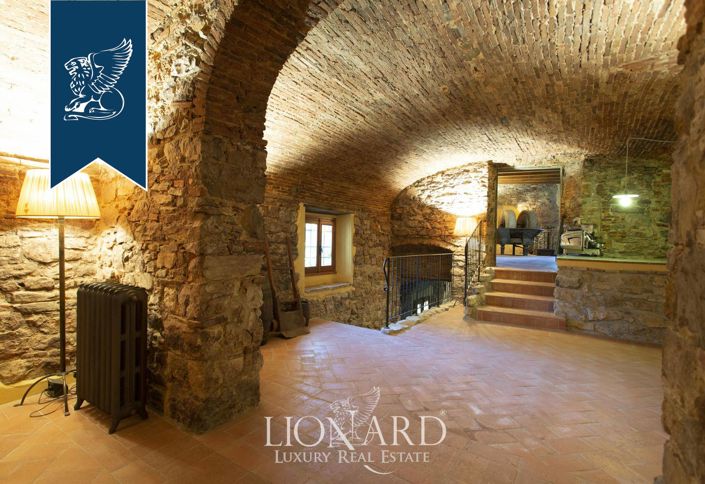 Image No.43-7 Bed Property for sale