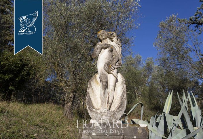 Image No.61-7 Bed Property for sale