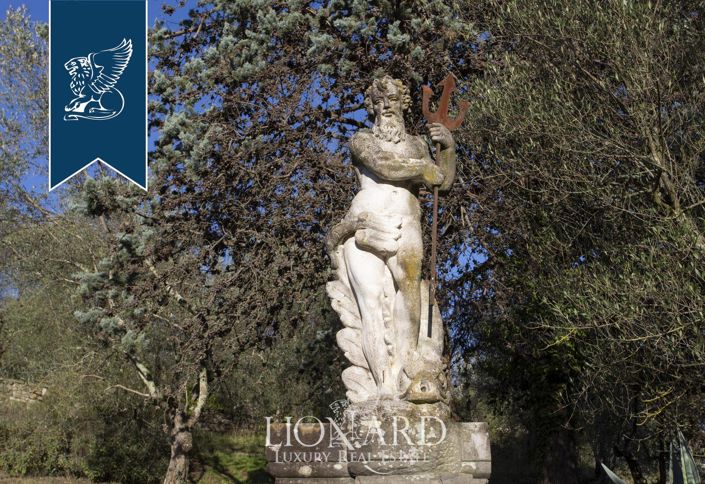 Image No.62-7 Bed Property for sale