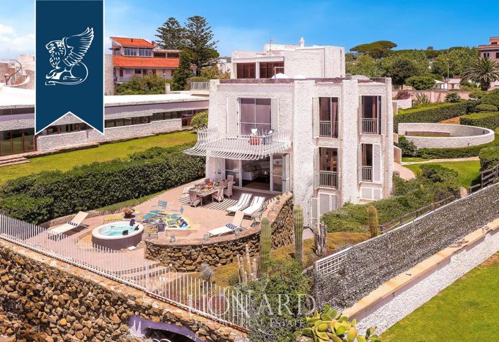 Image No.6-9 Bed Villa for sale