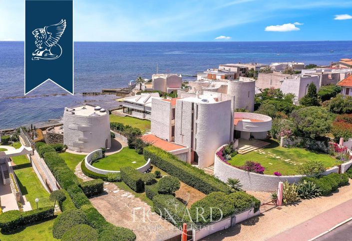 Image No.7-9 Bed Villa for sale