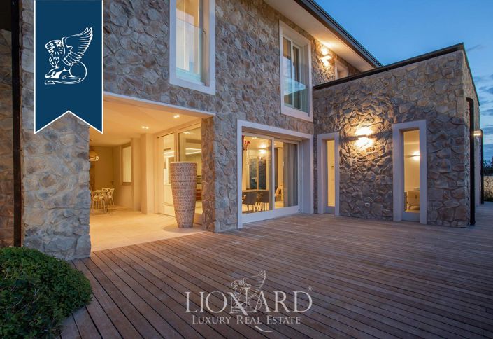 Image No.2-4 Bed Villa for sale