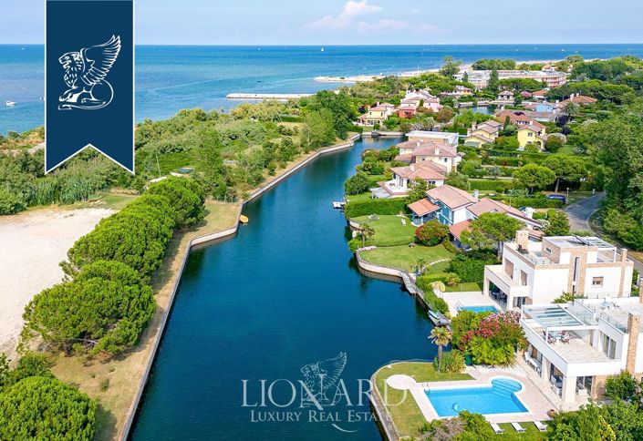 Image No.2-5 Bed Villa for sale