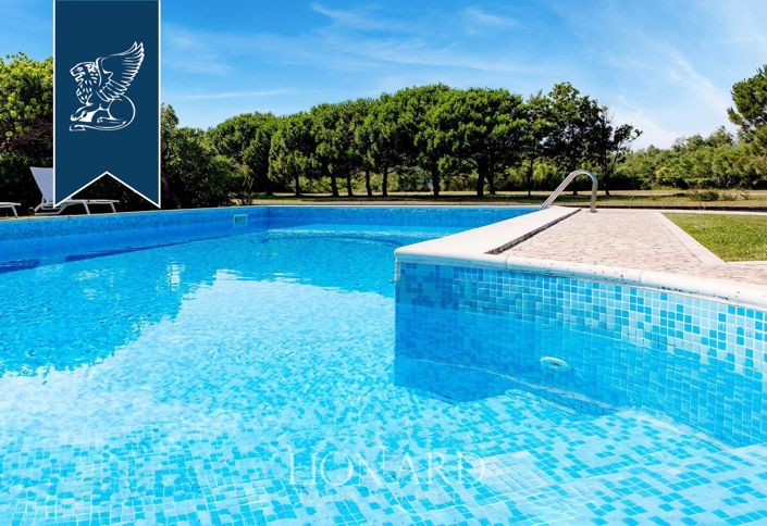 Image No.5-5 Bed Villa for sale