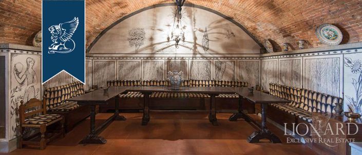 Image No.100-10 Bed Villa for sale