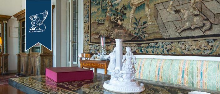 Image No.94-10 Bed Villa for sale