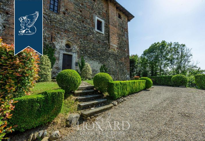 Image No.12-6 Bed Property for sale