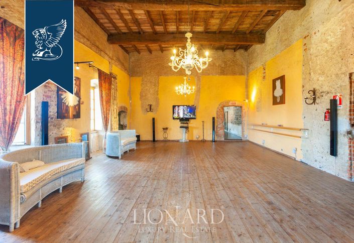 Image No.21-6 Bed Property for sale