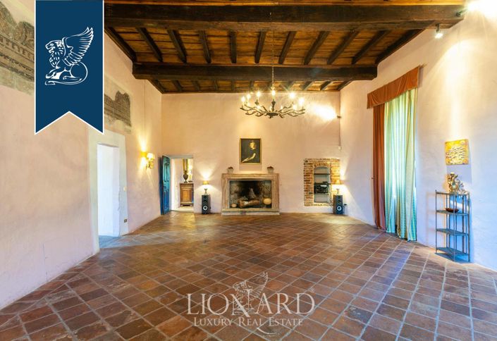 Image No.24-6 Bed Property for sale