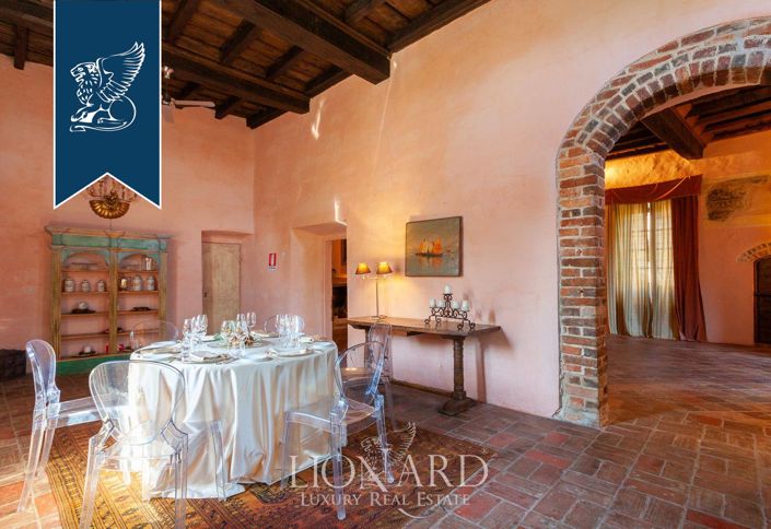 Image No.25-6 Bed Property for sale