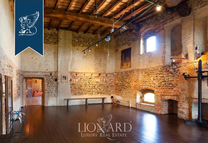 Image No.32-6 Bed Property for sale