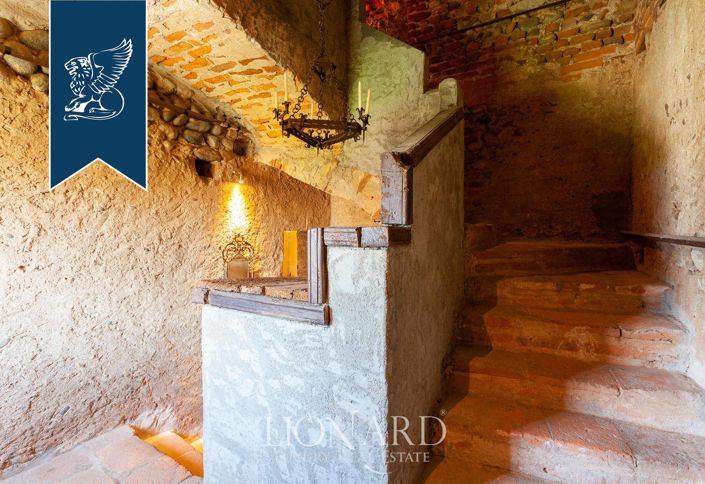 Image No.35-6 Bed Property for sale