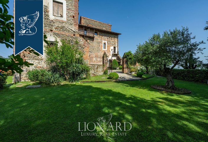 Image No.4-6 Bed Property for sale