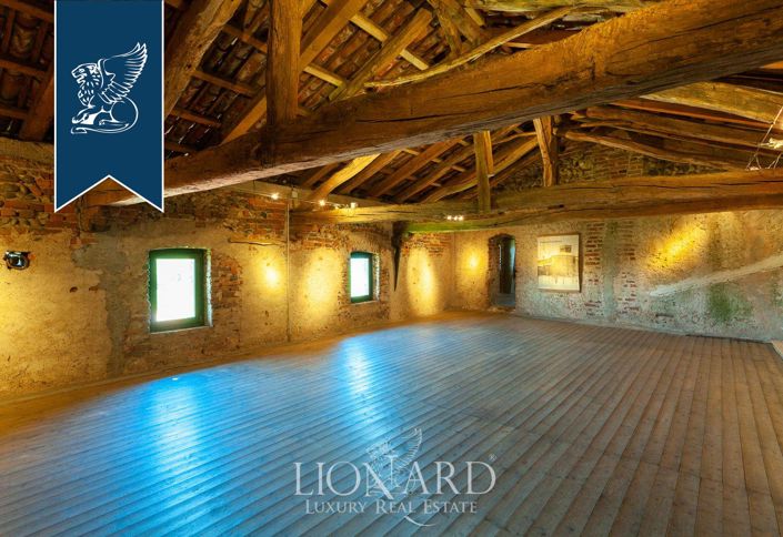 Image No.40-6 Bed Property for sale