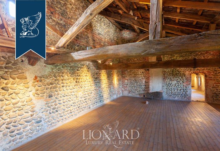 Image No.42-6 Bed Property for sale